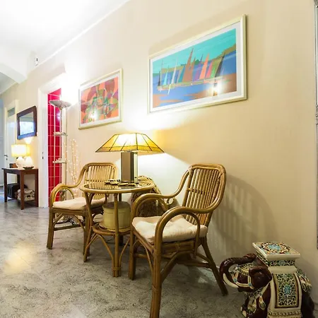 Charming In With Views Apartman