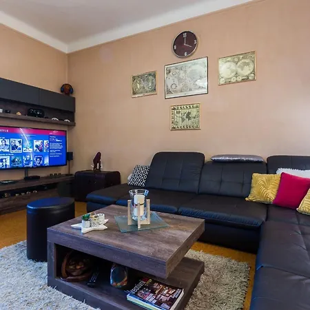 Charming In With Views Apartman