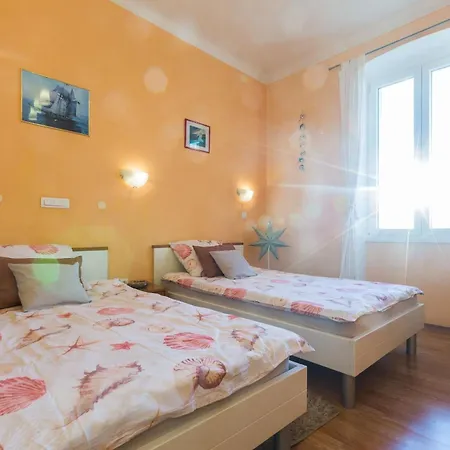 Charming In With Views Apartman *